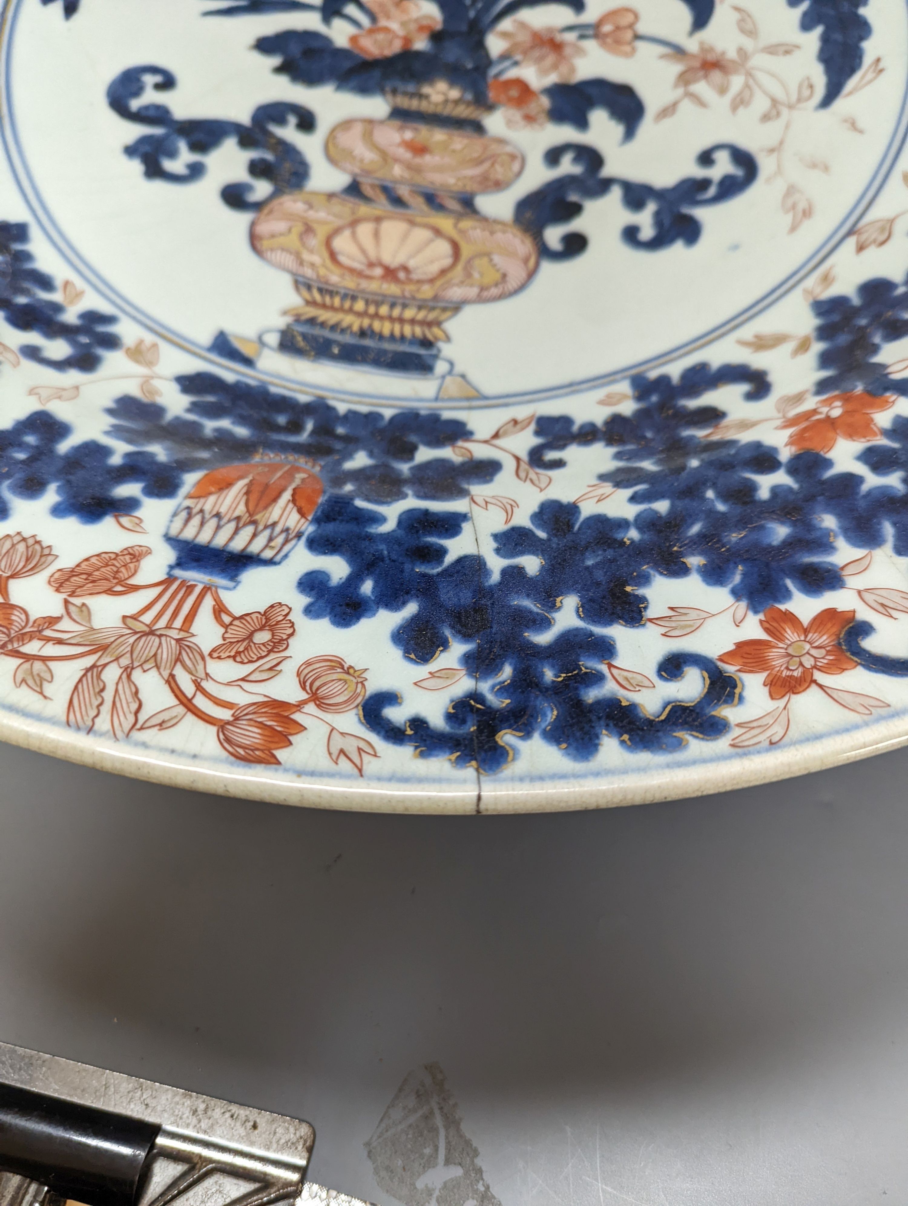 A large 17th/18th century Japanese Arita Imari palette charger, 55cm